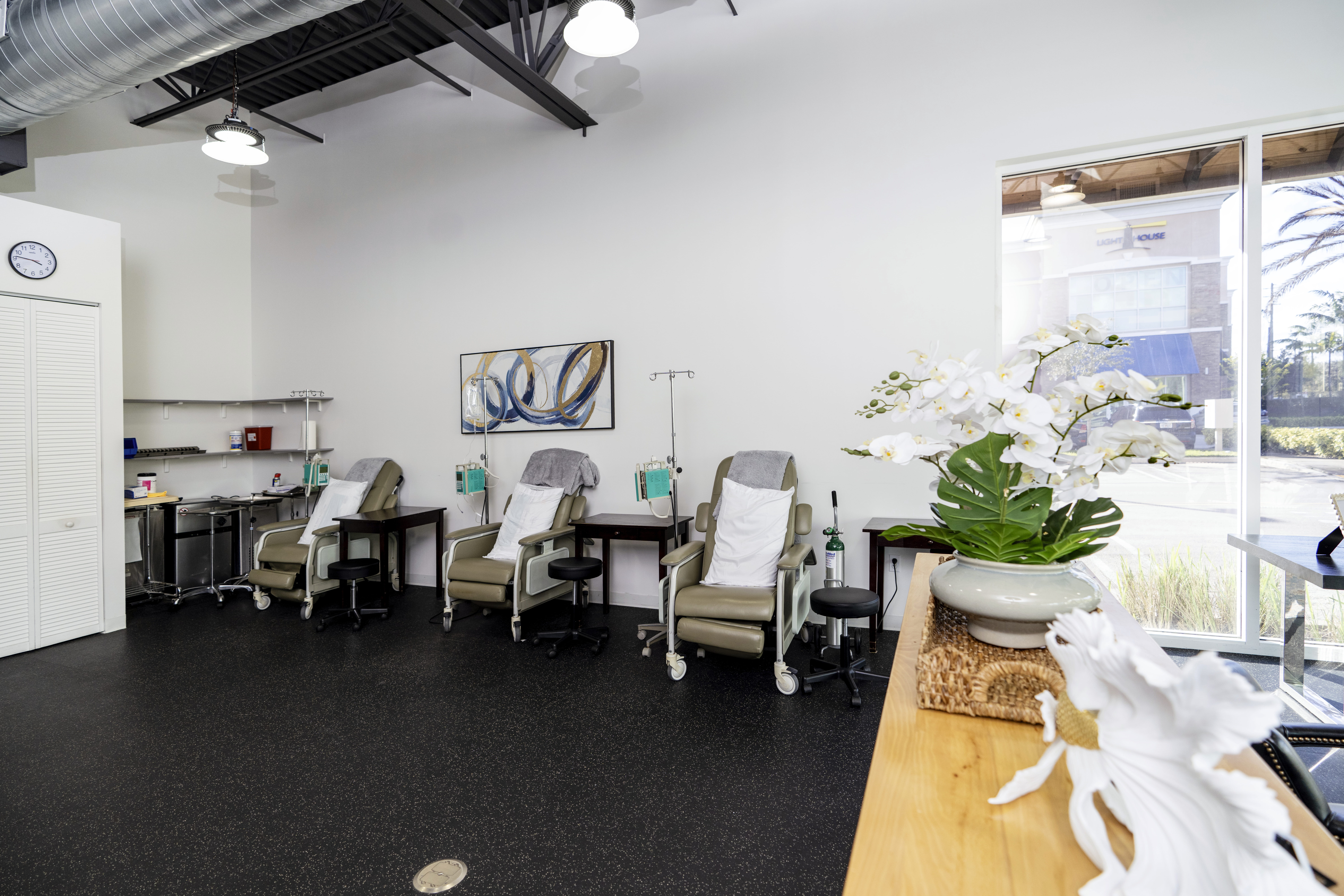 Patient setting up area